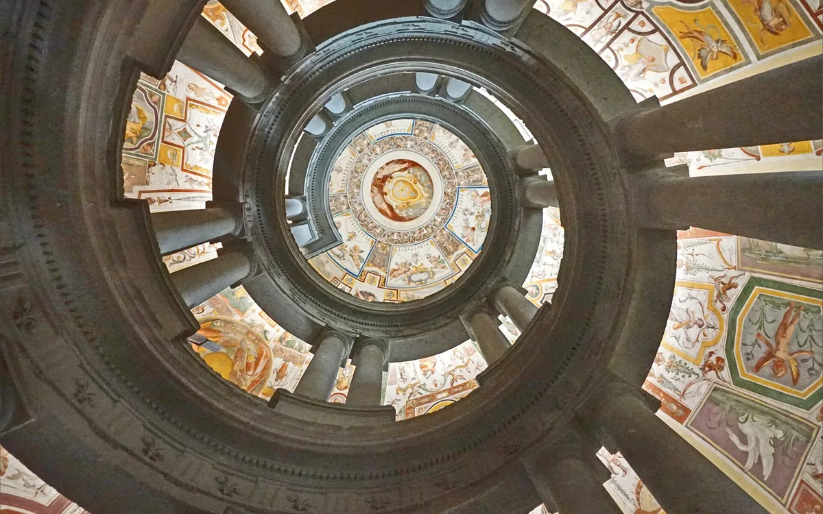Spiraltrappan Scala Regia inuti Palazzo Farnese i Caprarola