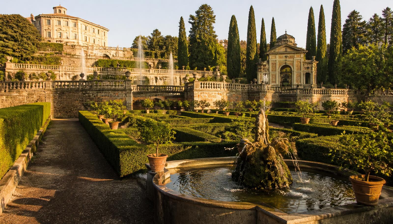 Renässansträdgården vid Palazzo Farnese i Caprarola – terrasser, fontäner och lustslottet Casino del Piacere
